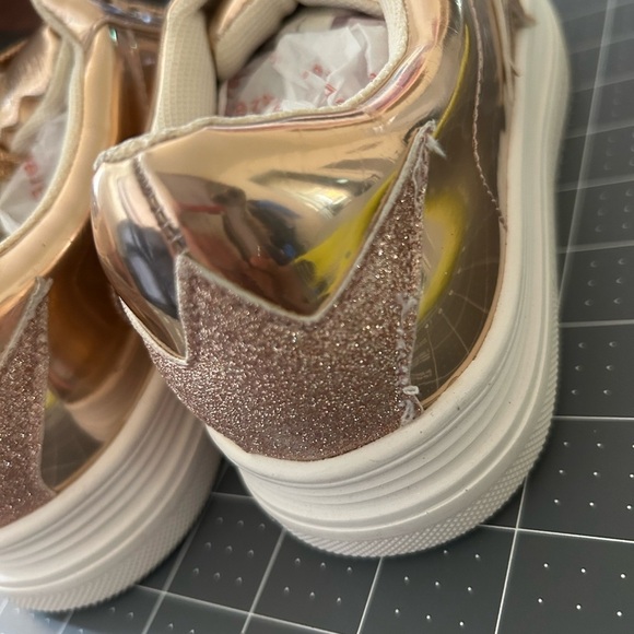Nature Breeze Rose Gold Star Sneakers - Picture 9 of 10